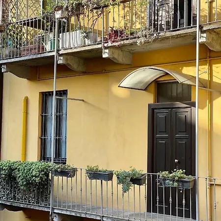 La Casa Di Ringhiera In Sarpi-sempione-moscova Apartment